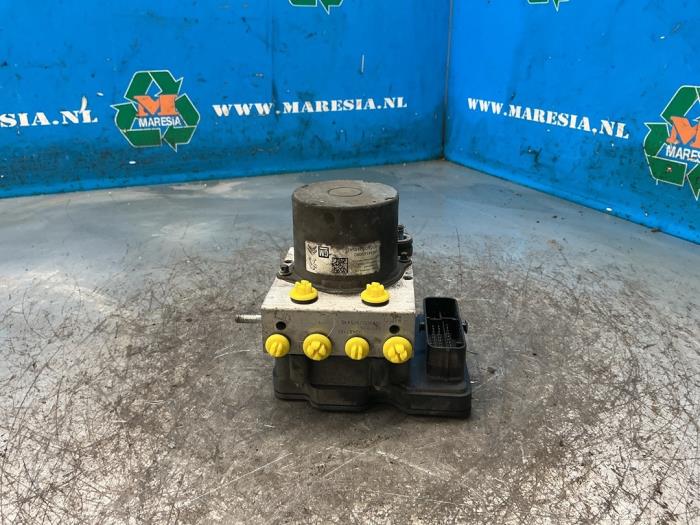 Gebruikte ABS Pomp Opel Crossland (X) 1.2 Turbo 12V Prijs € 183,75 Margeregeling aangeboden door Maresia Auto Recycling B.V.