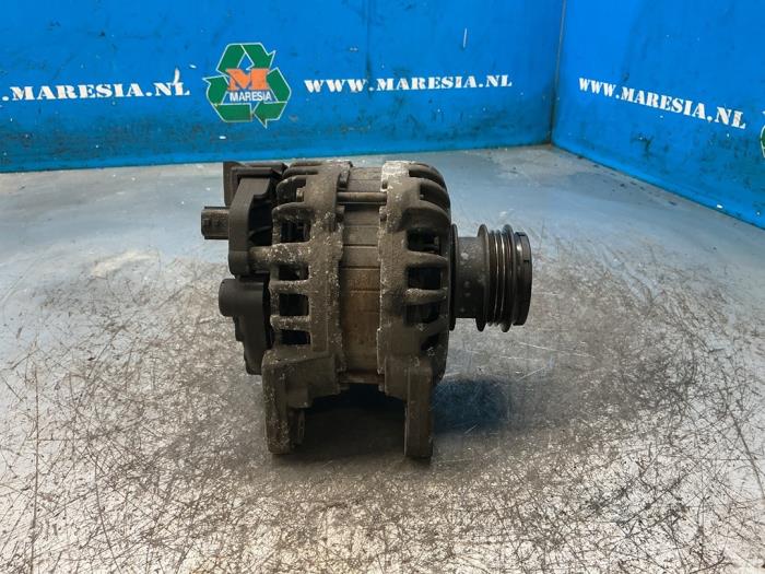 Gebruikte Alternator Renault Clio IV Estate/Grandtour (7R) 1.2 16V Prijs € 63,00 Margeregeling aangeboden door Maresia Auto Recycling B.V.