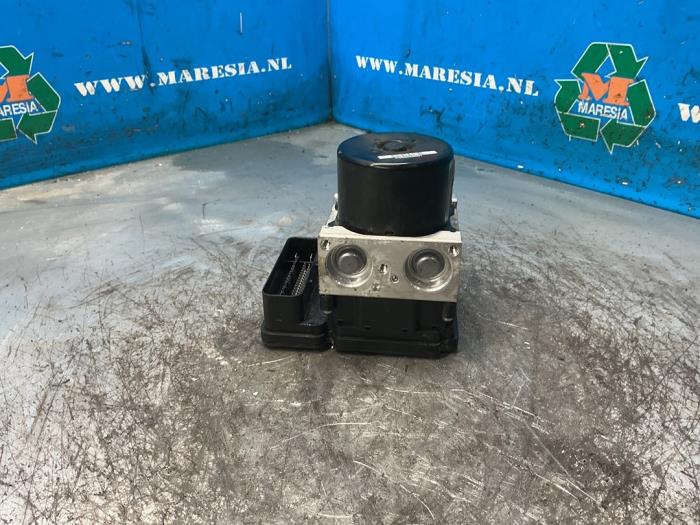 Gebruikte ABS Pomp Ford Focus 3 Wagon 1.0 Ti-VCT EcoBoost 12V 100 Prijs € 105,00 Margeregeling aangeboden door Maresia Auto Recycling B.V.
