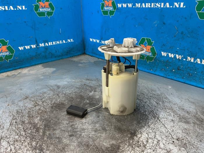 Gebruikte Tank element Pomp Renault Twingo III (AH) 1.0 SCe 75 12V Prijs € 52,50 Margeregeling aangeboden door Maresia Auto Recycling B.V.