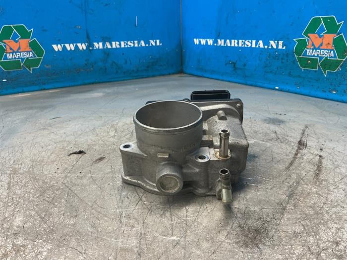 Gebruikte Gasklephuis Suzuki SX4 (EY/GY) 1.6 16V 4x2 Prijs € 78,75 Margeregeling aangeboden door Maresia Auto Recycling B.V.