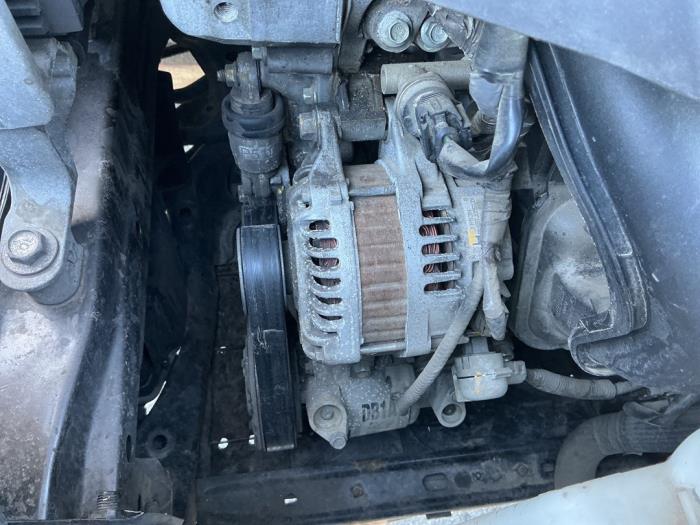 Gebruikte Dynamo Mazda 2 (DJ/DL) 1.5 SkyActiv-G 75 Prijs € 42,00 Margeregeling aangeboden door Maresia Auto Recycling B.V.