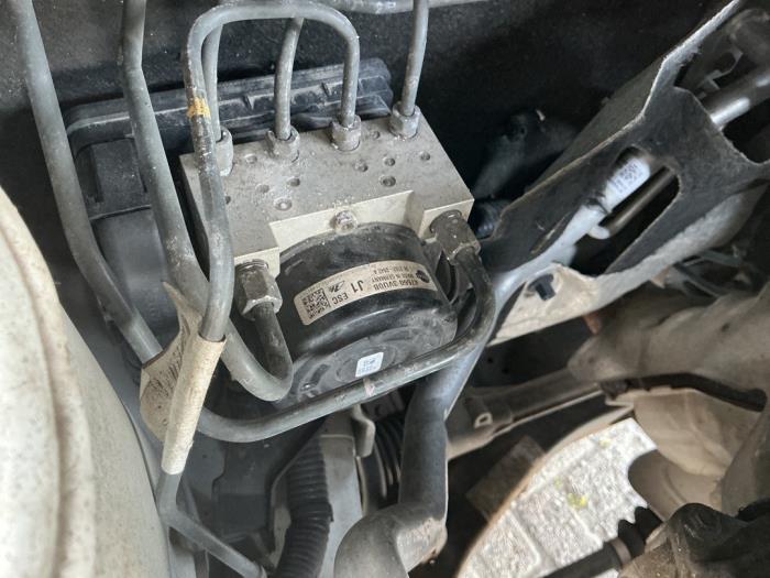 Gebruikte ABS Pomp Nissan Note (E12) 1.2 68 Prijs € 210,00 Margeregeling aangeboden door Maresia Auto Recycling B.V.