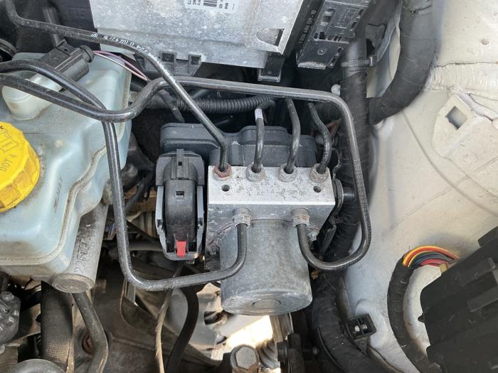 Gebruikte ABS Pomp Seat Ibiza ST (6J8) 1.0 EcoTSI 12V Prijs € 105,00 Margeregeling aangeboden door Maresia Auto Recycling B.V.