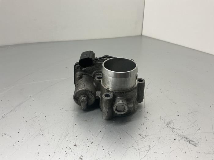 Gebruikte Gasklephuis Ford Fiesta 7 1.0 EcoBoost 12V 100 Prijs € 42,00 Margeregeling aangeboden door Maresia Auto Recycling B.V.
