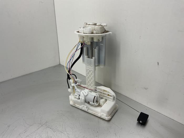 Gebruikte Tank element Pomp Toyota Yaris Cross (PB1/PJ1) 1.5 12V Hybrid 115 Prijs € 105,00 Margeregeling aangeboden door Maresia Auto Recycling B.V.