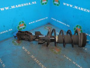 Gebruikte Mac Phersonpoot links-voor Mazda 2 (DE) 1.3 16V S-VT High Power Prijs € 36,75 Margeregeling aangeboden door Maresia Auto Recycling B.V.