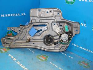 Gebruikte Ruitmechaniek 4Deurs links-voor Hyundai Santa Fe I 2.4 16V 4x4 Prijs € 68,25 Margeregeling aangeboden door Maresia Auto Recycling B.V.