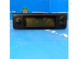 Gebruikte Display Interieur Nissan Micra (K12) 1.2 16V Prijs € 26,25 Margeregeling aangeboden door Maresia Auto Recycling B.V.