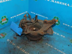 Gebruikte Fusee links-voor Hyundai Trajet 2.0 CRDi 16V Prijs € 52,50 Margeregeling aangeboden door Maresia Auto Recycling B.V.