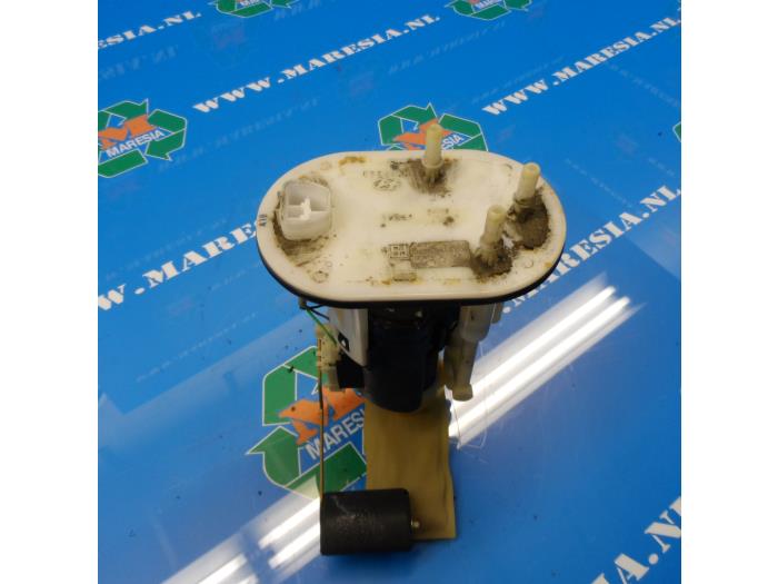 Gebruikte Tank element Pomp Hyundai Santa Fe I 2.4 16V 4x4 Prijs € 31,50 Margeregeling aangeboden door Maresia Auto Recycling B.V.