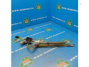 Gebruikte Ruitmechaniek 4Deurs links-voor Toyota Prius (NHW11L) 1.5 16V Prijs € 63,00 Margeregeling aangeboden door Maresia Auto Recycling B.V.