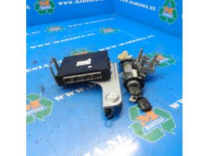 Gebruikte Kontaktslot + computer Daihatsu Sirion 2 (M3) 1.3 16V DVVT Prijs € 262,50 Margeregeling aangeboden door Maresia Auto Recycling B.V.