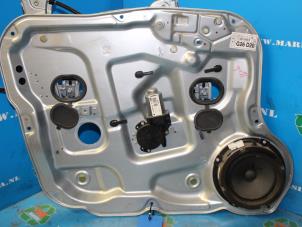 Gebruikte Ruitmechaniek 4Deurs links-voor Hyundai Santa Fe II (CM) 2.2 CRDi 16V 4x2 Prijs € 78,75 Margeregeling aangeboden door Maresia Auto Recycling B.V.