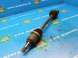 Gebruikte Steekas links-voor Toyota Yaris (P1) 1.3 16V VVT-i Prijs € 47,25 Margeregeling aangeboden door Maresia Auto Recycling B.V.