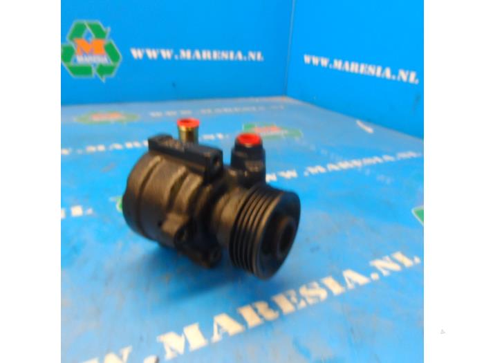 Gebruikte Pomp Servo Ford Mondeo II Wagon 1.8 TD CLX Prijs € 21,00 Margeregeling aangeboden door Maresia Auto Recycling B.V.