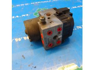 Gebruikte ABS Pomp Volkswagen Passat (3B2) 1.9 TDi 110 Prijs € 26,25 Margeregeling aangeboden door Maresia Auto Recycling B.V.