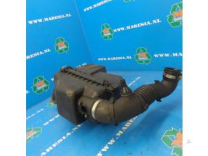 Gebruikte Luchtfilterhuis Toyota RAV4 (A2) 2.0 D-4D 16V 4x4 Prijs € 47,25 Margeregeling aangeboden door Maresia Auto Recycling B.V.