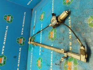 Gebruikte Ruitmechaniek 2Deurs rechts-voor Peugeot Boxer (244) 2.2 HDi Prijs € 57,75 Margeregeling aangeboden door Maresia Auto Recycling B.V.