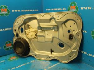 Gebruikte Ruitmechaniek 4Deurs rechts-voor Ford Focus 2 Wagon 1.6 TDCi 16V 90 Prijs € 52,50 Margeregeling aangeboden door Maresia Auto Recycling B.V.