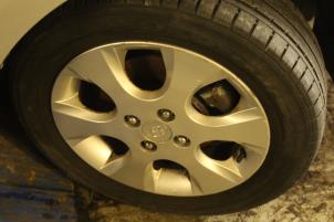 Gebruikte Velg + Band Hyundai i20 1.2i 16V Prijs € 78,75 Margeregeling aangeboden door Maresia Auto Recycling B.V.