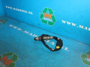Gebruikte Lambda Sonde Kia Carens II (FJ) 2.0i CVVT 16V Prijs € 68,25 Margeregeling aangeboden door Maresia Auto Recycling B.V.