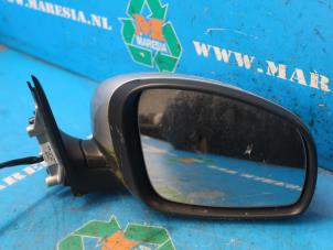 Gebruikte Buitenspiegel rechts Skoda Fabia II (5J) 1.2i Prijs € 63,00 Margeregeling aangeboden door Maresia Auto Recycling B.V.