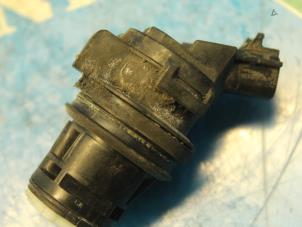 Gebruikte Ruitensproeierpomp voor Lexus RX (L2) 400h V6 24V VVT-i 4x4 Prijs € 36,75 Margeregeling aangeboden door Maresia Auto Recycling B.V.