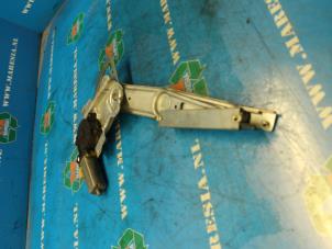 Gebruikte Ruitmechaniek 4Deurs links-voor Toyota Yaris (P1) 1.0 16V VVT-i Prijs € 47,25 Margeregeling aangeboden door Maresia Auto Recycling B.V.