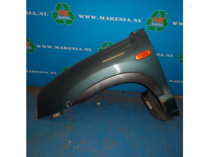 Front wing, left - 4258c60e-c5ee-43a4-bcb2-89f8bec194bc.jpg