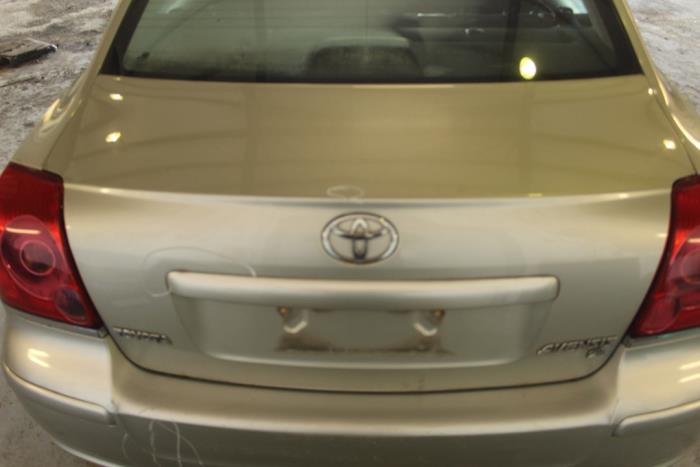 Kofferdeksel van een Toyota Avensis (T25/B1B) 1.8 16V VVT-i 2003