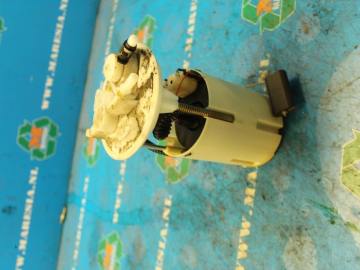 Gebruikte Tank element Pomp Toyota Corolla (E12) 1.6 16V VVT-i Prijs € 21,00 Margeregeling aangeboden door Maresia Auto Recycling B.V.