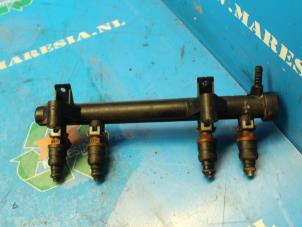 Gebruikte Injector brug Skoda Fabia (6Y5) 1.4i Prijs € 47,25 Margeregeling aangeboden door Maresia Auto Recycling B.V.