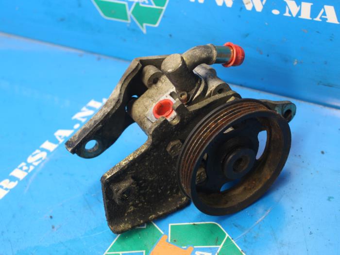 Gebruikte Pomp Servo Nissan Almera Tino (V10M) 2.0 16V CVT Prijs € 31,50 Margeregeling aangeboden door Maresia Auto Recycling B.V.