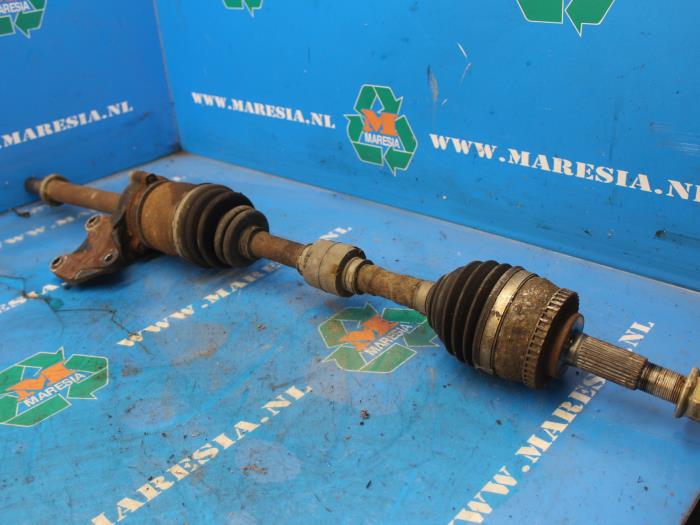 Gebruikte Aandrijfas rechts-voor Nissan Almera Tino (V10M) 2.0 16V CVT Prijs € 42,00 Margeregeling aangeboden door Maresia Auto Recycling B.V.