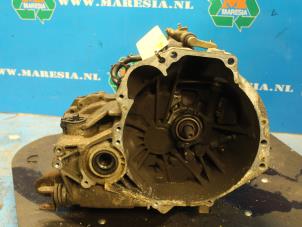 Gebruikte Versnellingsbak Nissan Almera Tino (V10M) Prijs € 105,00 Margeregeling aangeboden door Maresia Auto Recycling B.V.