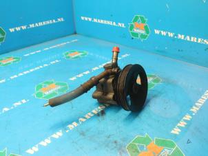 Gebruikte Stuurpomp Nissan Almera Tino (V10M) Prijs € 31,50 Margeregeling aangeboden door Maresia Auto Recycling B.V.