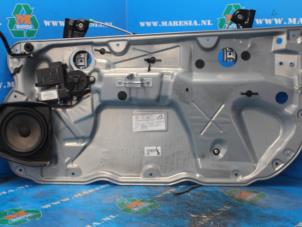 Gebruikte Ruitmechaniek 2Deurs rechts-voor Volkswagen Polo IV (9N1/2/3) 1.2 65 Prijs € 63,00 Margeregeling aangeboden door Maresia Auto Recycling B.V.
