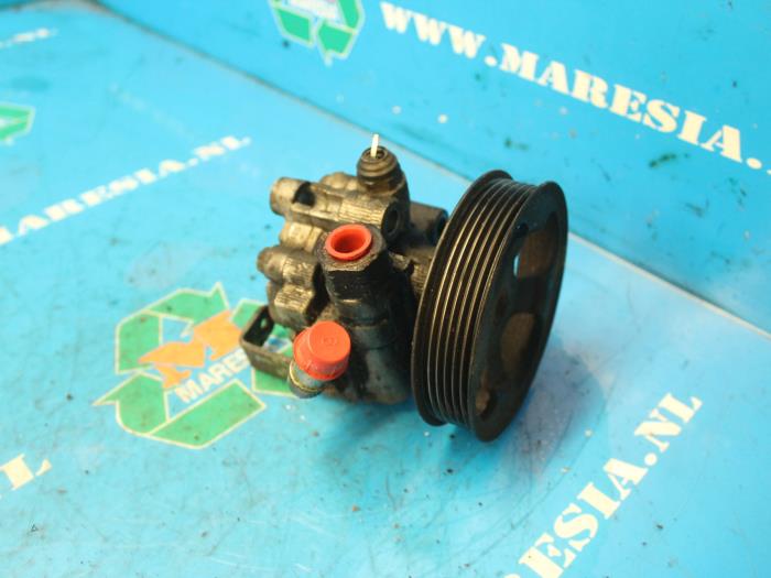 Gebruikte Servopomp Toyota Avensis (T22) 1.8 16V VVT-i Prijs € 47,25 Margeregeling aangeboden door Maresia Auto Recycling B.V.