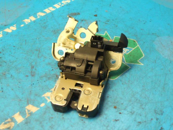 Tailgate lock mechanism Audi A1