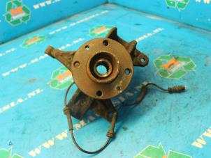 Gebruikte Fusee rechts-voor Renault Megane II CC (EM) 2.0 16V Prijs € 31,50 Margeregeling aangeboden door Maresia Auto Recycling B.V.