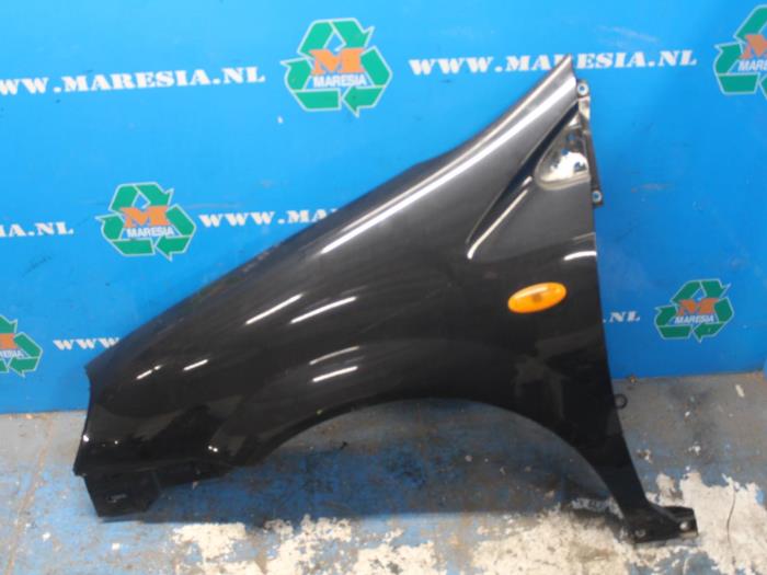 Front wing, left Nissan Almera Tino