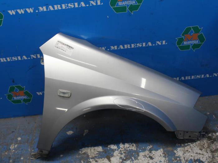 Front wing, right Nissan Primera