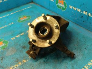 Gebruikte Fusee links-voor Ford C-Max (DM2) 1.8 16V Prijs € 36,75 Margeregeling aangeboden door Maresia Auto Recycling B.V.