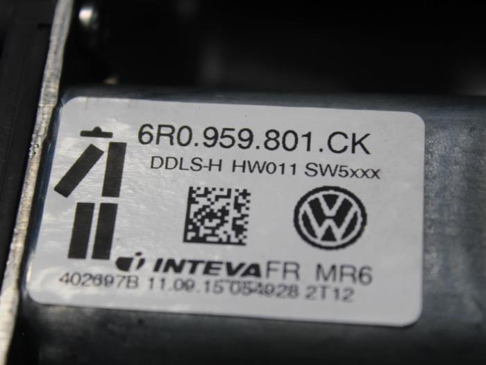 Ruitmechaniek 4Deurs links-voor van een Seat Ibiza IV (6J5) 1.0 EcoTSI 12V 2015