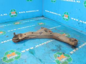 Gebruikte Draagarm onder links-voor Hyundai Coupe 2.0i 16V CVVT Prijs € 47,25 Margeregeling aangeboden door Maresia Auto Recycling B.V.