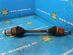 Gebruikte Steekas links-voor Opel Corsa E 1.3 CDTi 16V ecoFLEX Prijs € 31,50 Margeregeling aangeboden door Maresia Auto Recycling B.V.