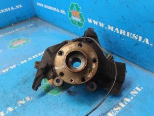 Gebruikte Asschenkel links-voor Opel Combo 1.3 CDTI 16V ecoFlex Prijs € 36,75 Margeregeling aangeboden door Maresia Auto Recycling B.V.