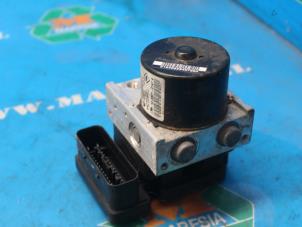 Gebruikte ABS Pomp Renault Twingo II (CN) 1.2 16V Prijs € 36,75 Margeregeling aangeboden door Maresia Auto Recycling B.V.