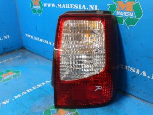 Gebruikte Achterlicht rechts Kia Joice 2.0 16V Prijs € 26,25 Margeregeling aangeboden door Maresia Auto Recycling B.V.